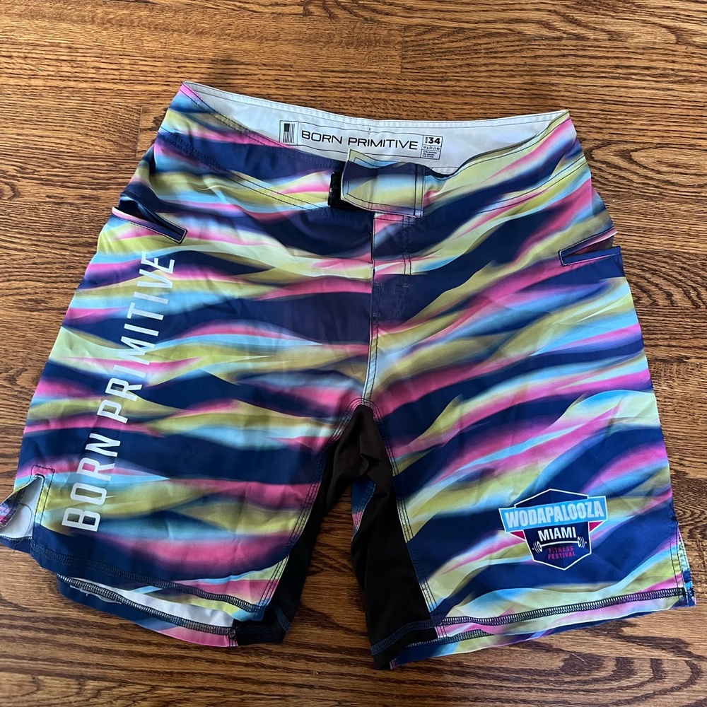 Born primitive American defender shorts size 34